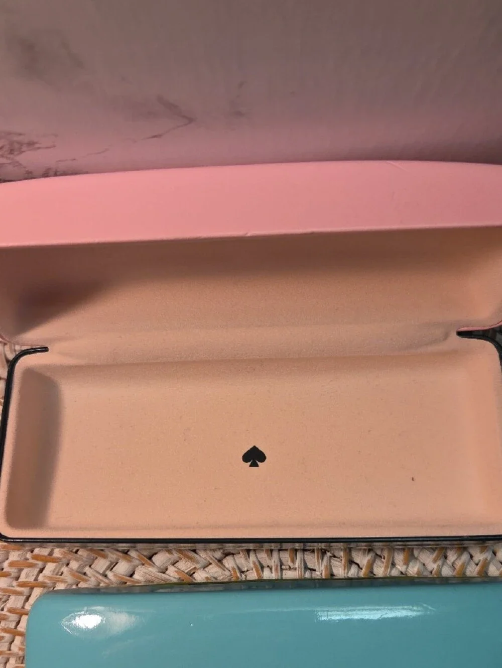 Kate Spade Eye Caseswith 1 Cleaning Cloth